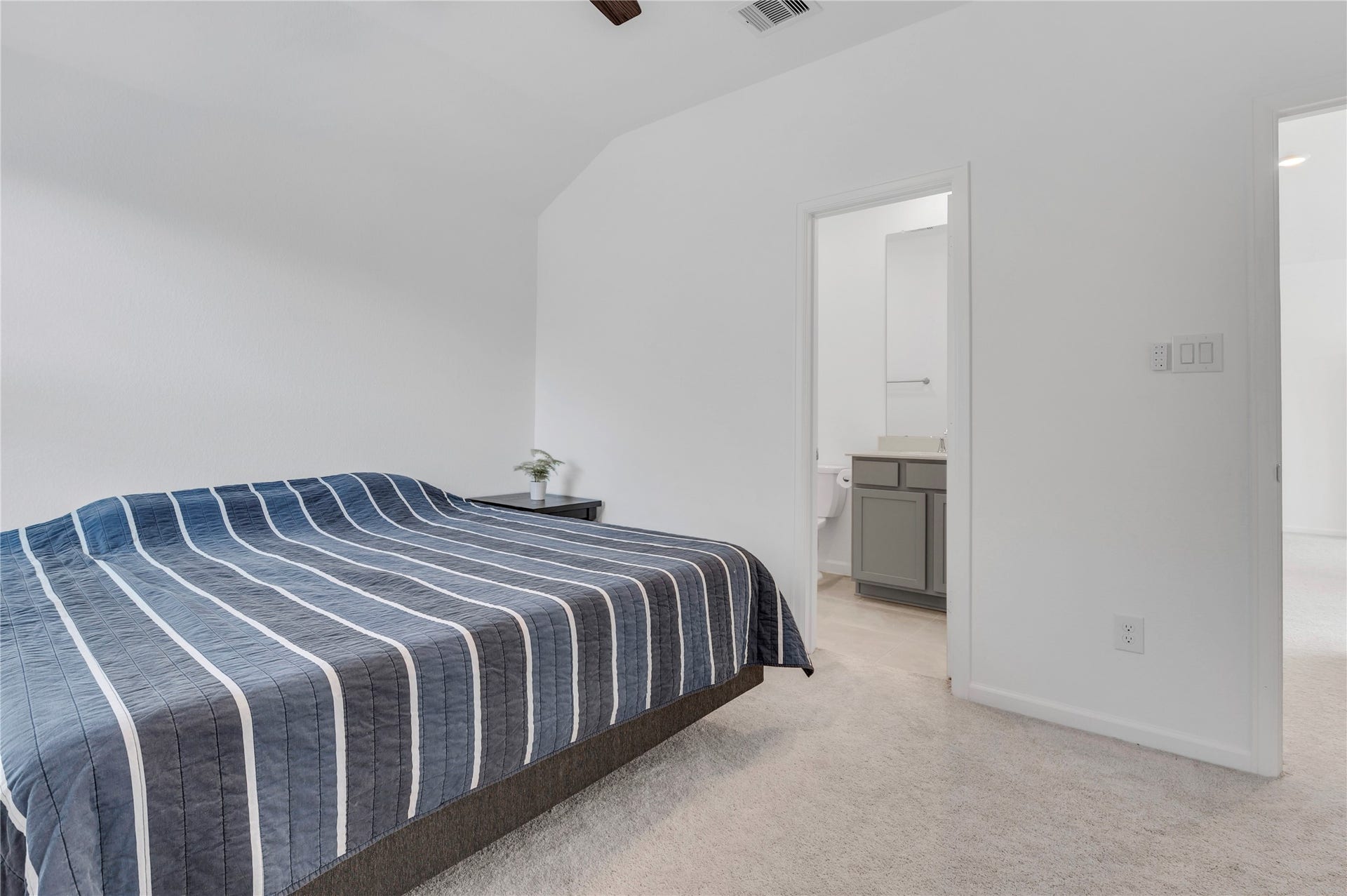 815 Wormwood Drive, League City, TX 77573 secondary bedroom