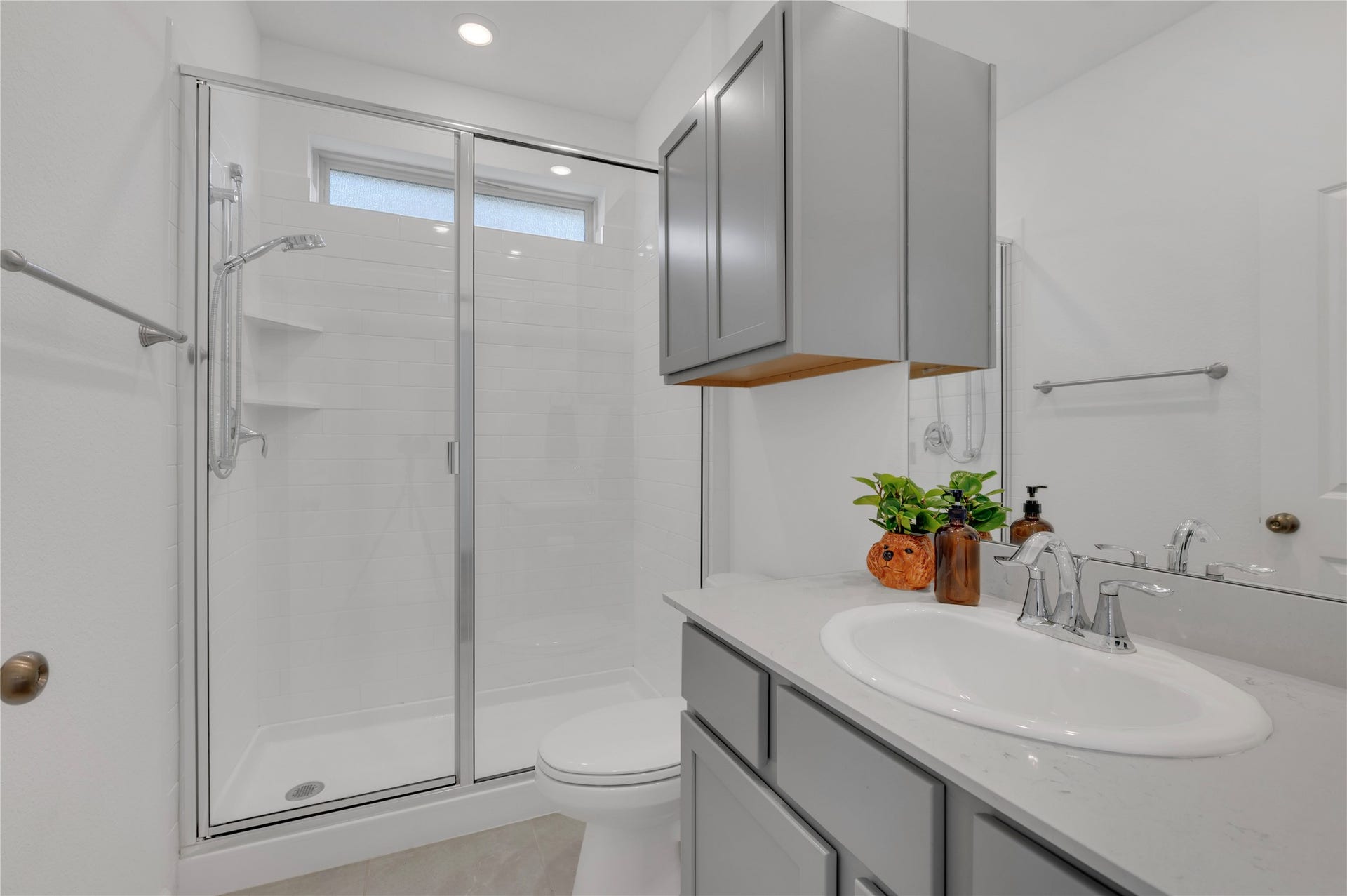 815 Wormwood Drive, League City, TX 77573 Mother-in-law bathroom with adjustable shower head, amazing water pressure, plenty of cabinet space, and quartz countertops!