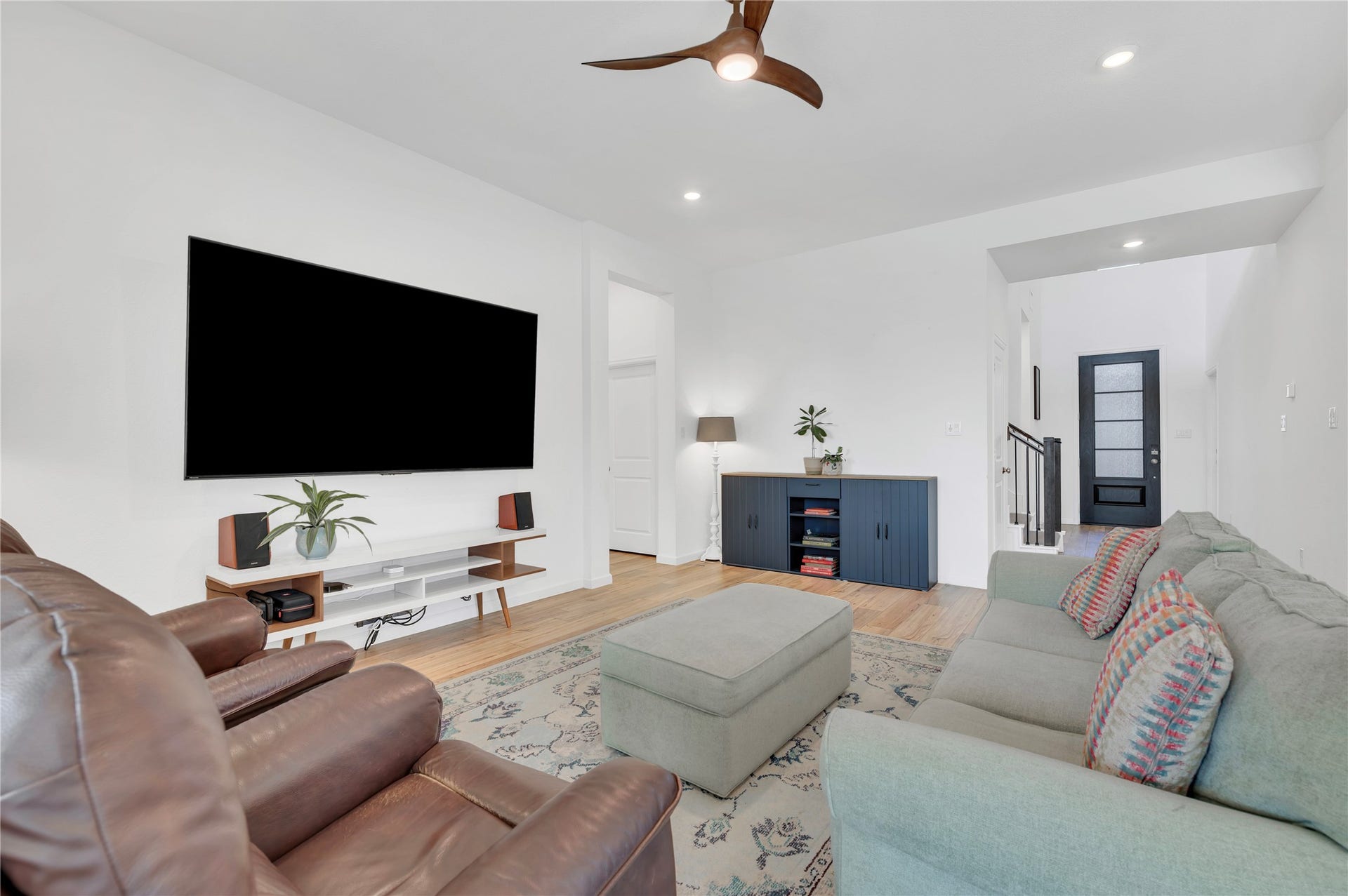 815 Wormwood Drive, League City, TX 77573 Perfect spot for a TV!