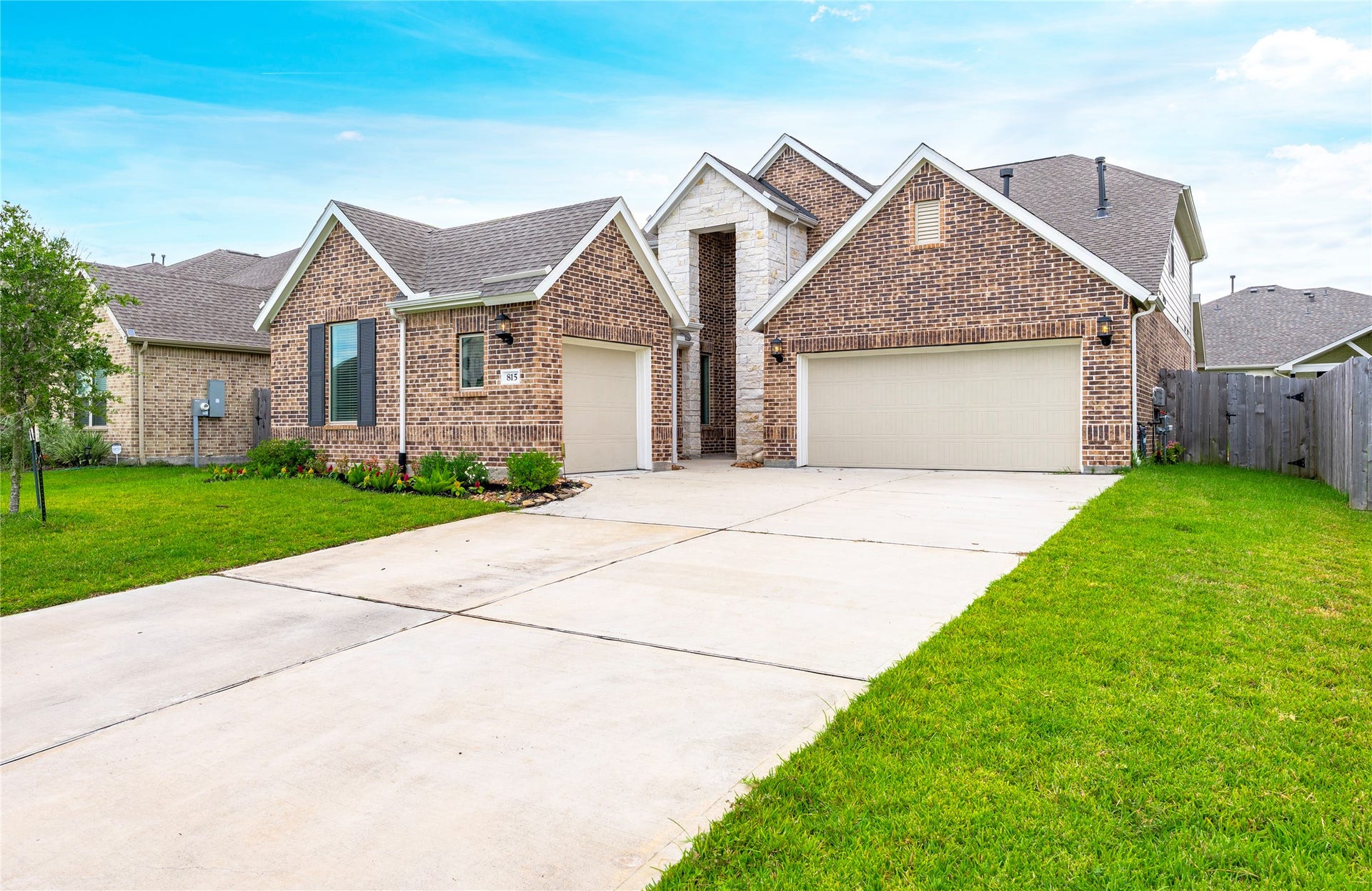 815 Wormwood Drive, League City, TX 77573 nice long driveway leading to two separate entrances