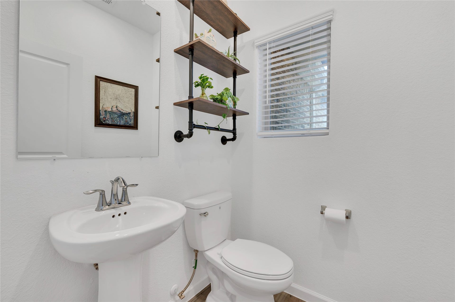 815 Wormwood Drive, League City, TX 77573 Half bath at the house entry!