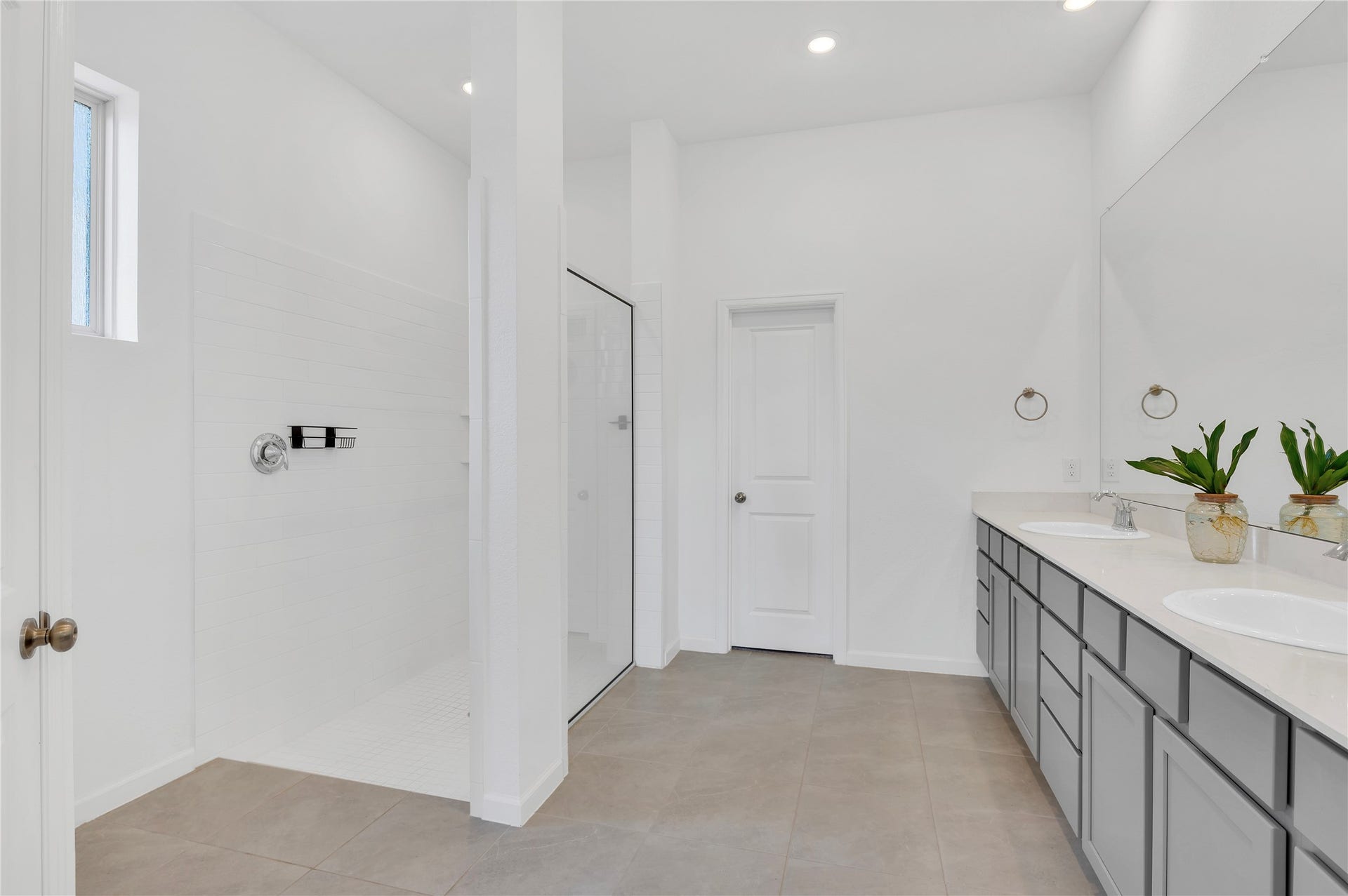 815 Wormwood Drive, League City, TX 77573 Master bath with huge shower with quartz countertops, double sinks, and plenty of counter space!