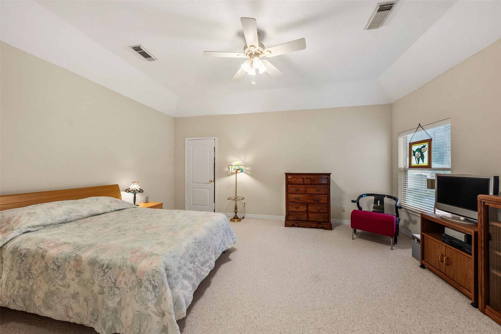 Super sized third bedroom is upstairs at the back.