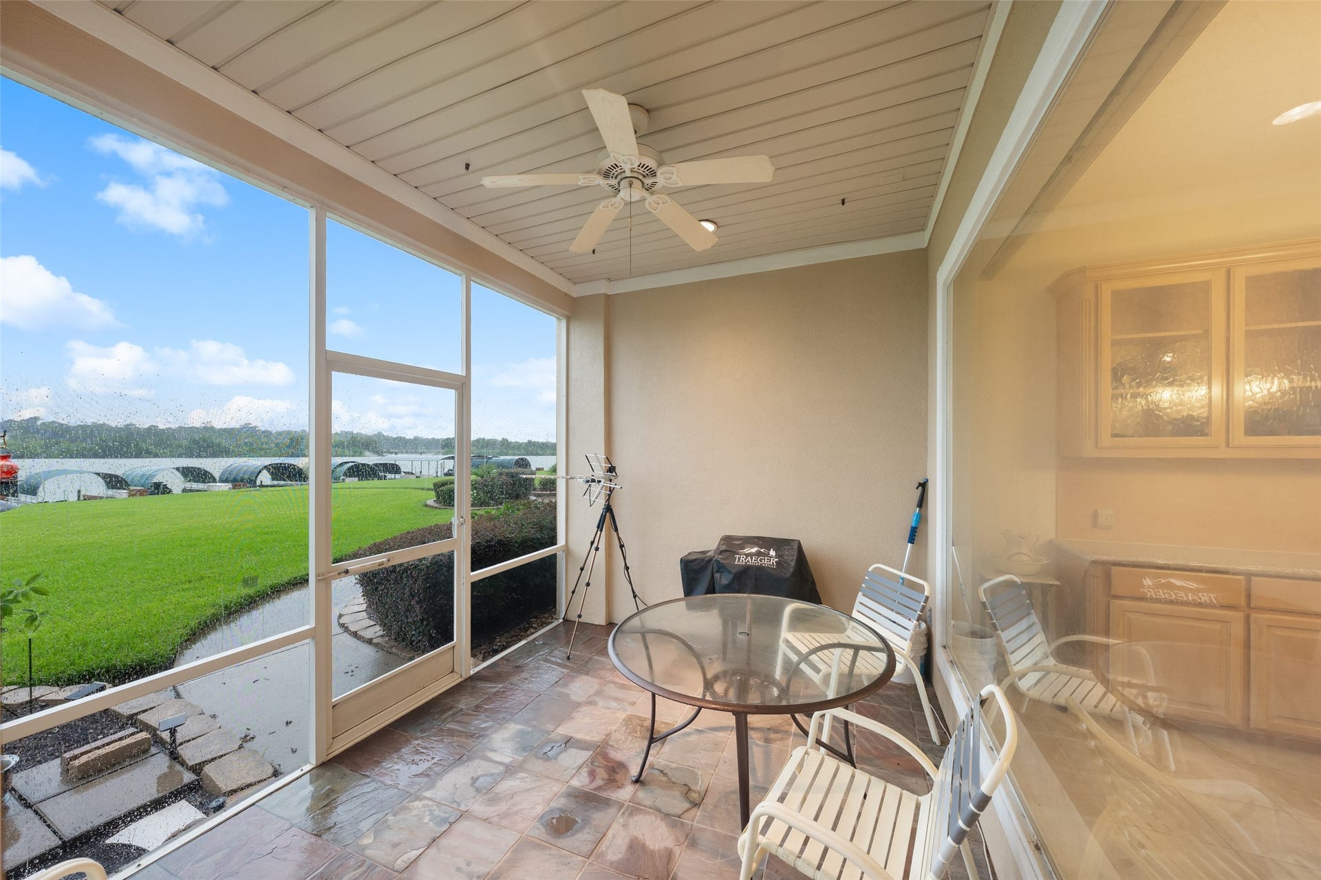 Screened in porch for quiet times sipping coffee or a glass of your favorite beverage while enjoying the lake life.