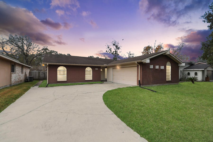 Property photo for 2223 Fairgreen Drive, Missouri City, TX