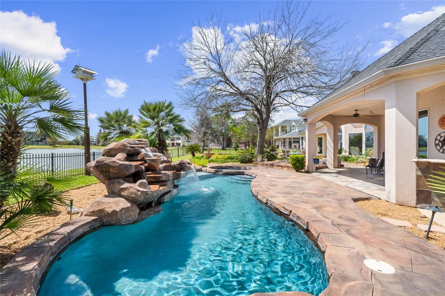 Property photo for 843 Royal Lakes Boulevard, Richmond, TX