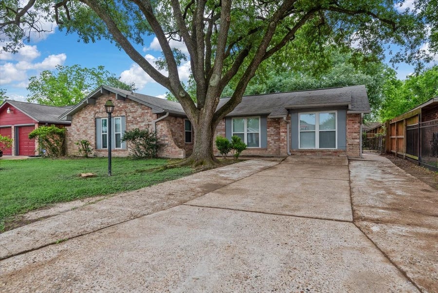 Property photo for 1935 Barnsley Lane, Houston, TX