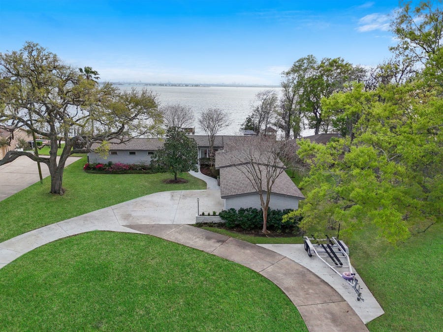 Property photo for 138 N Burnett Drive, Baytown, TX
