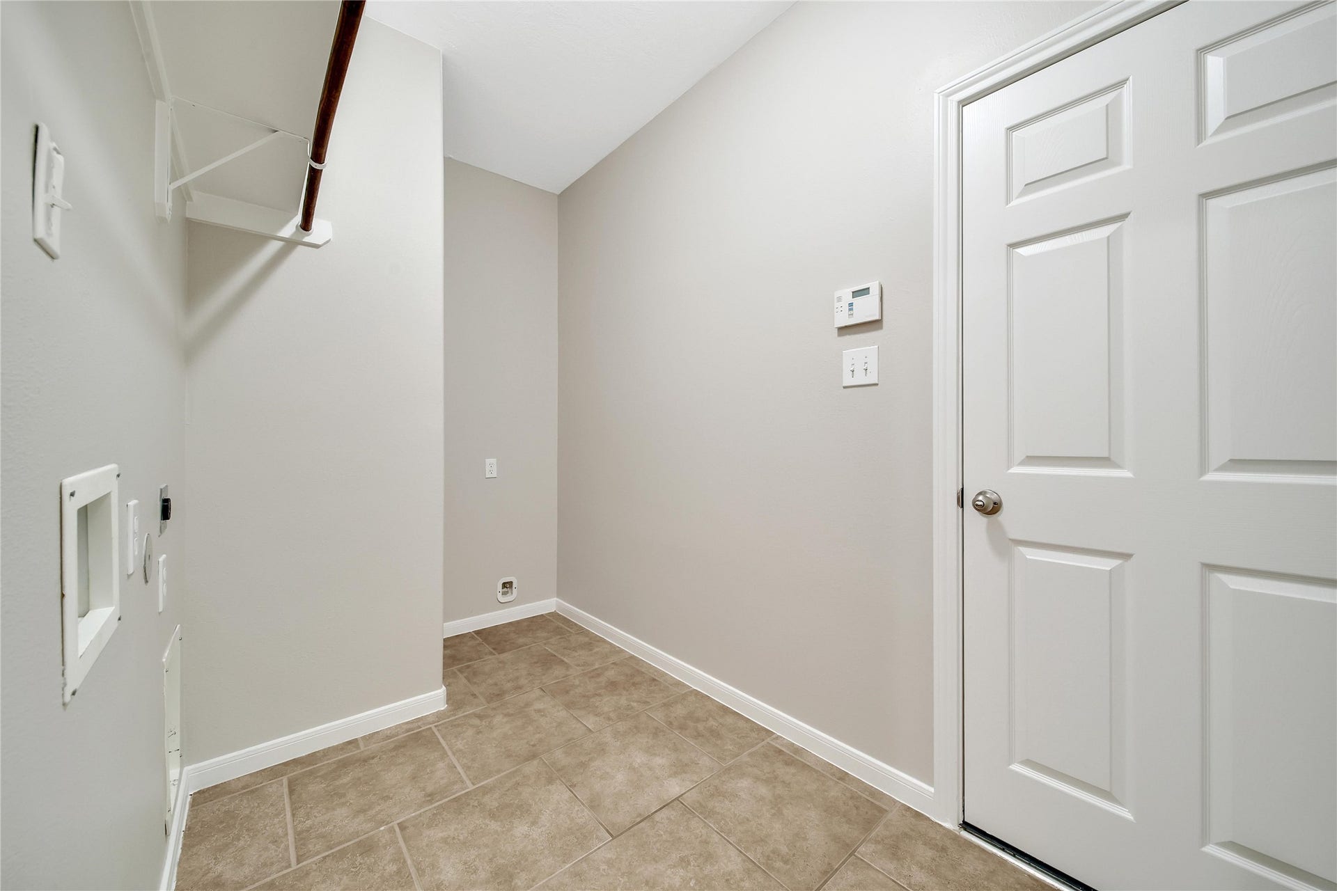 25604 Southwood Oaks Court, Porter, TX 77365 Spacious laundry room with hanging rack and room for a second fridge is located at the end of the split plan hall and has access to the garage.