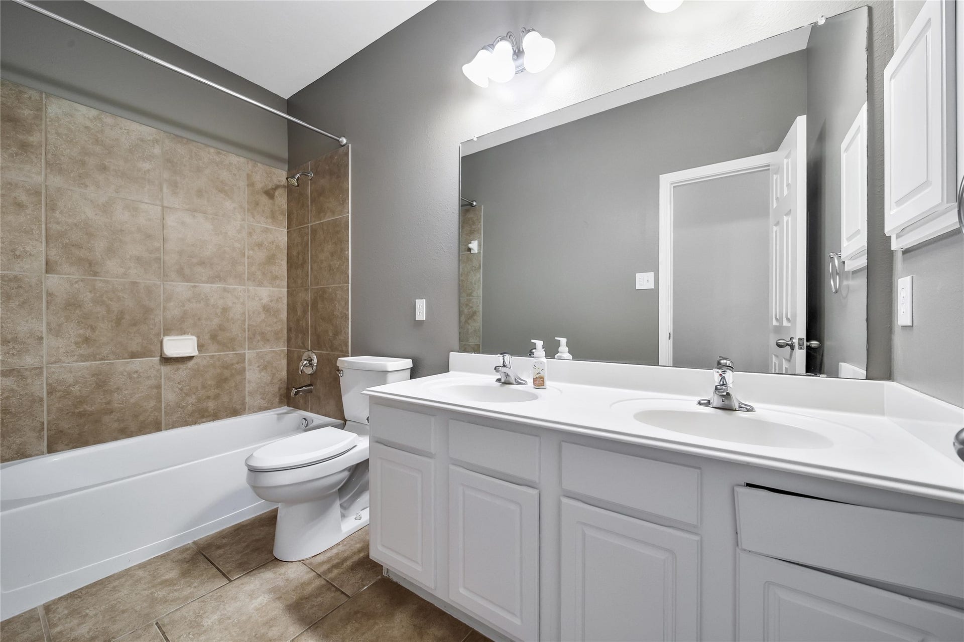 25604 Southwood Oaks Court, Porter, TX 77365 Secondary bathroom features double sinks and a spacious vanity. Conveniently located by the secondary bathrooms in this split floorplan.