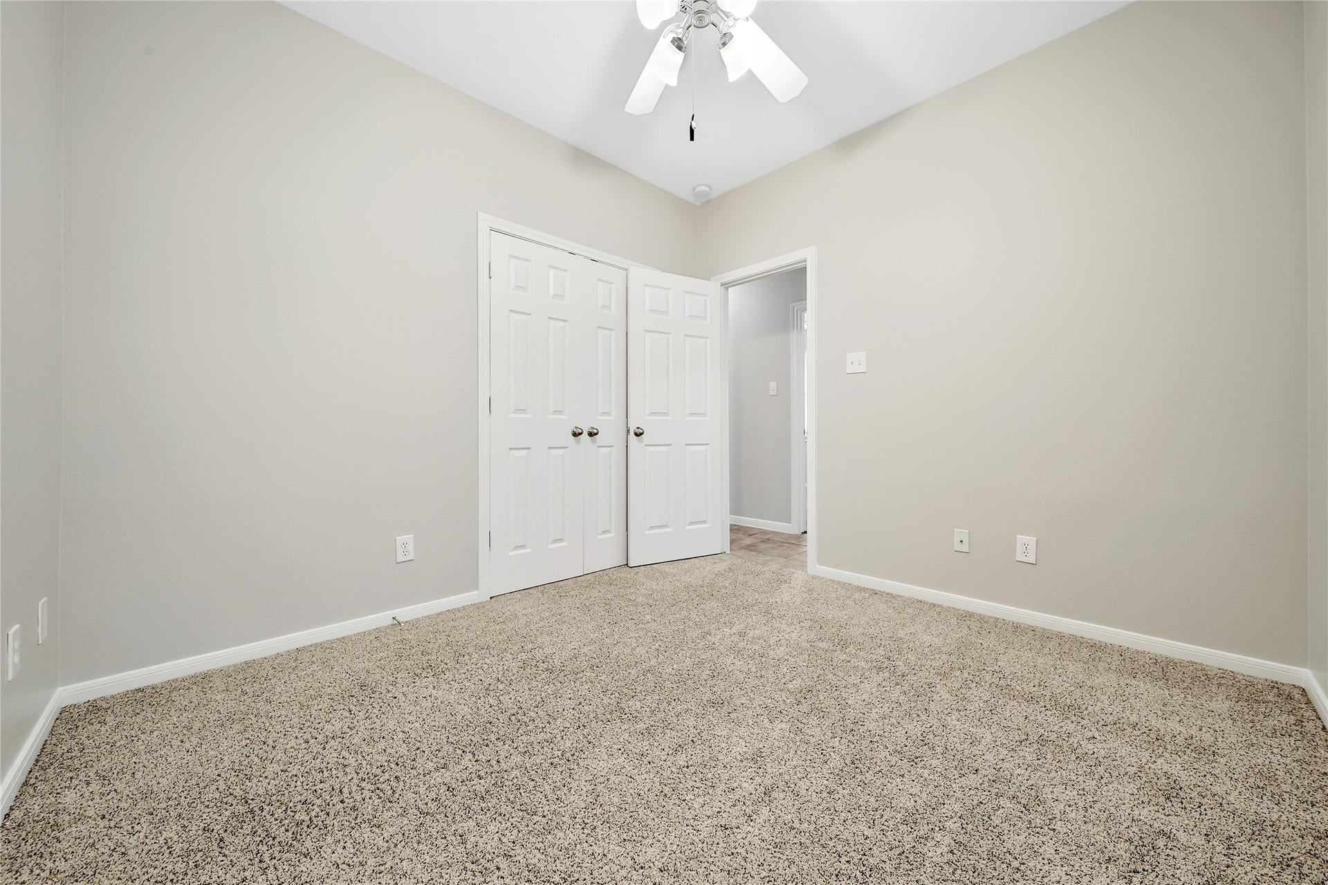 25604 Southwood Oaks Court, Porter, TX 77365 This split floorplan features secondary bedrooms that are spacious and bright. Two of the secondary bedrooms feature walk-in closets.