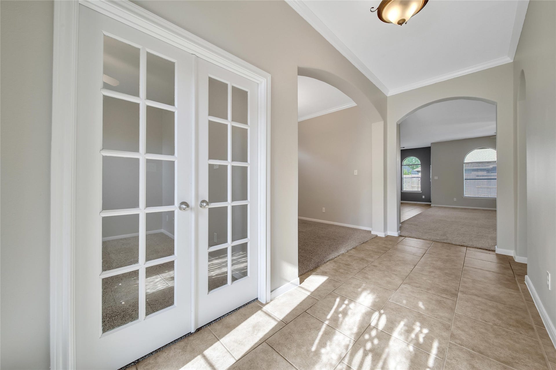 25604 Southwood Oaks Court, Porter, TX 77365 This bright foyer features a solid wooden door with decorative glass and a sidelight. Natural light streams through the transom and large window, fitted with blinds, and there's an adjacent study/flex room with french doors and an elegant dining room which could also be used as a game room or flex space.