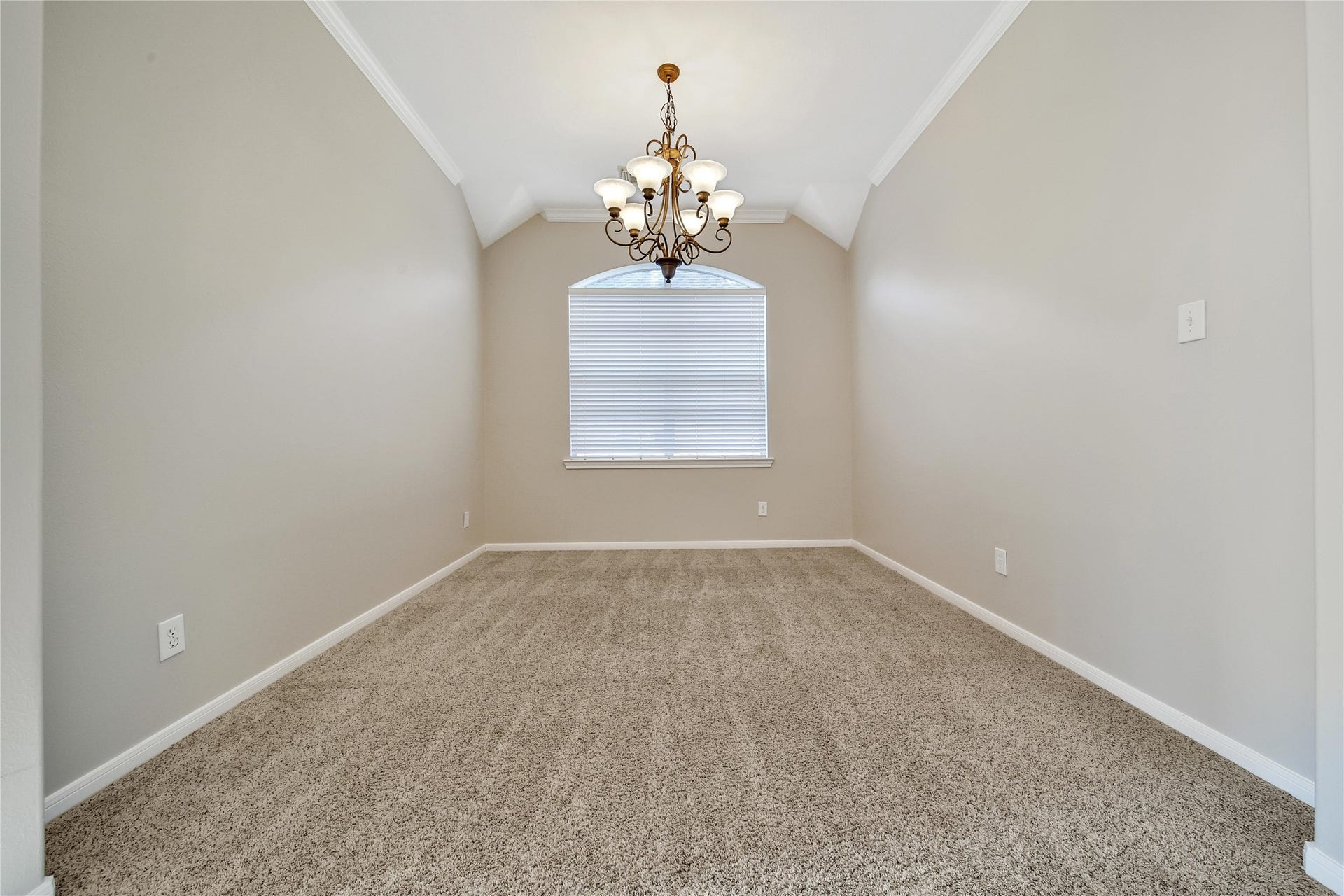 25604 Southwood Oaks Court, Porter, TX 77365 This room is a dining room or additional flex space, it measures approx 11x11.