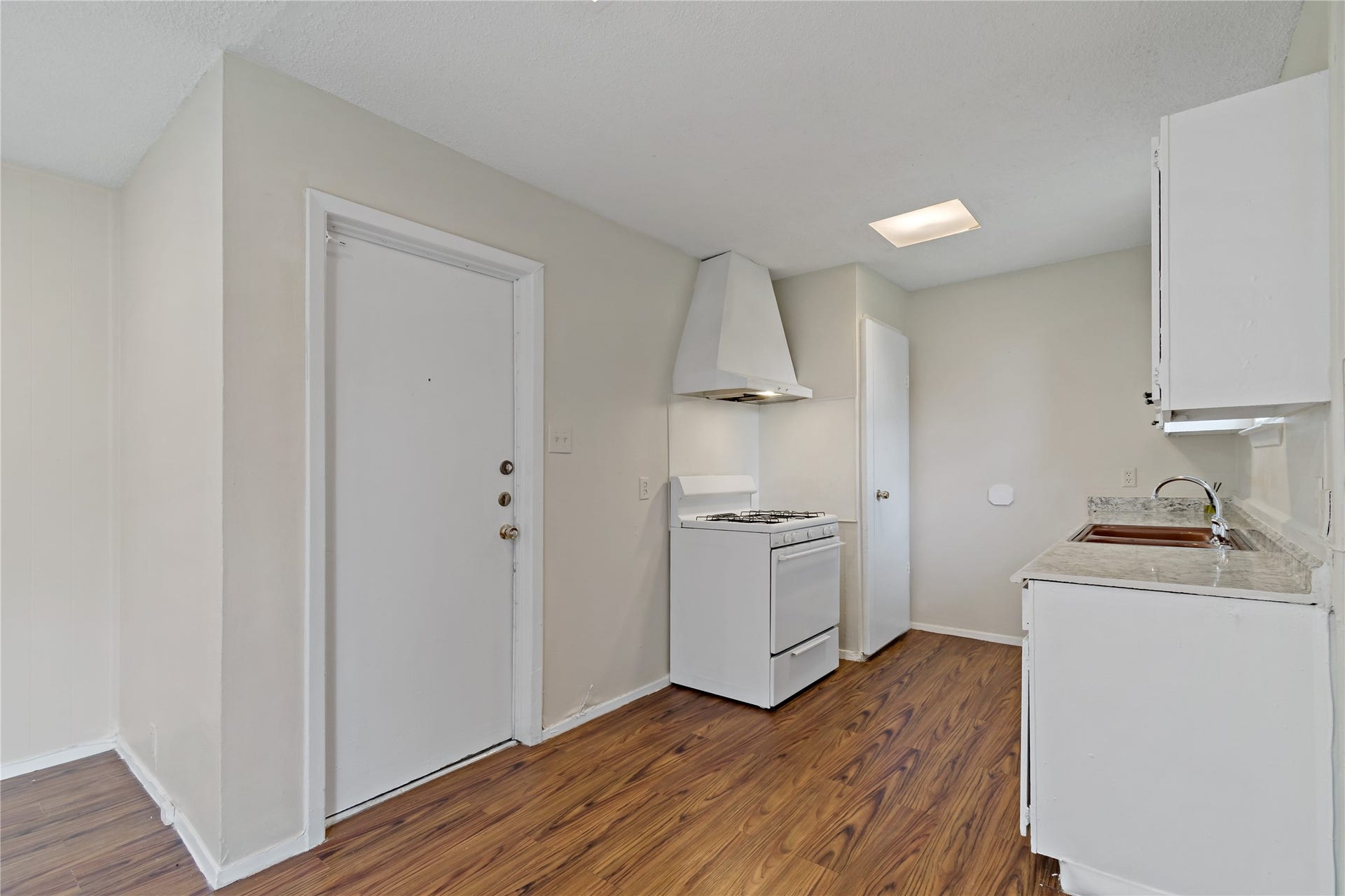 14515 Essendine Lane, Houston, TX 77045 14515 Essendine Lane, Houston, TX 77045