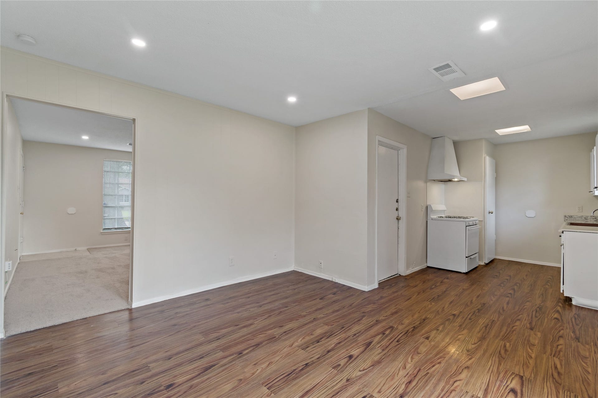 14515 Essendine Lane, Houston, TX 77045 14515 Essendine Lane, Houston, TX 77045