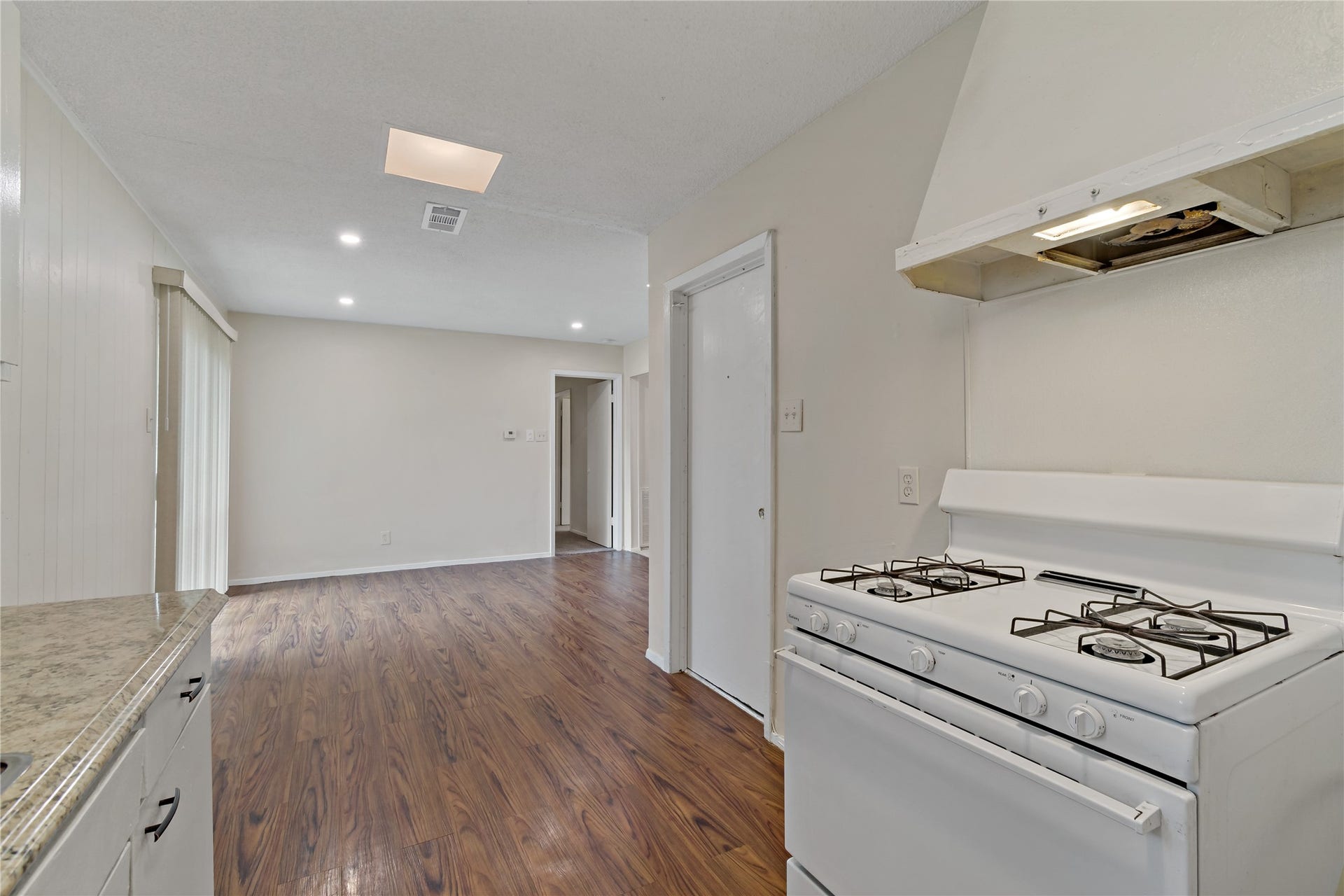 14515 Essendine Lane, Houston, TX 77045 14515 Essendine Lane, Houston, TX 77045