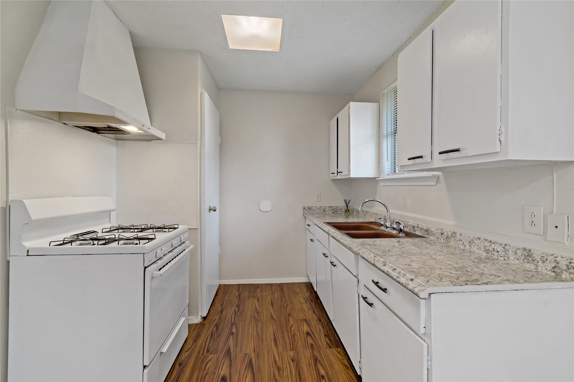 14515 Essendine Lane, Houston, TX 77045 14515 Essendine Lane, Houston, TX 77045