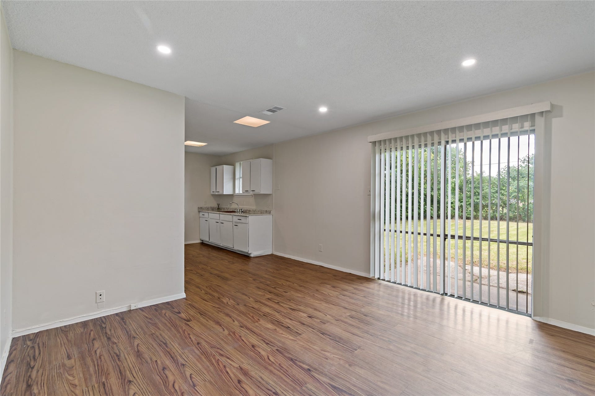 14515 Essendine Lane, Houston, TX 77045 14515 Essendine Lane, Houston, TX 77045