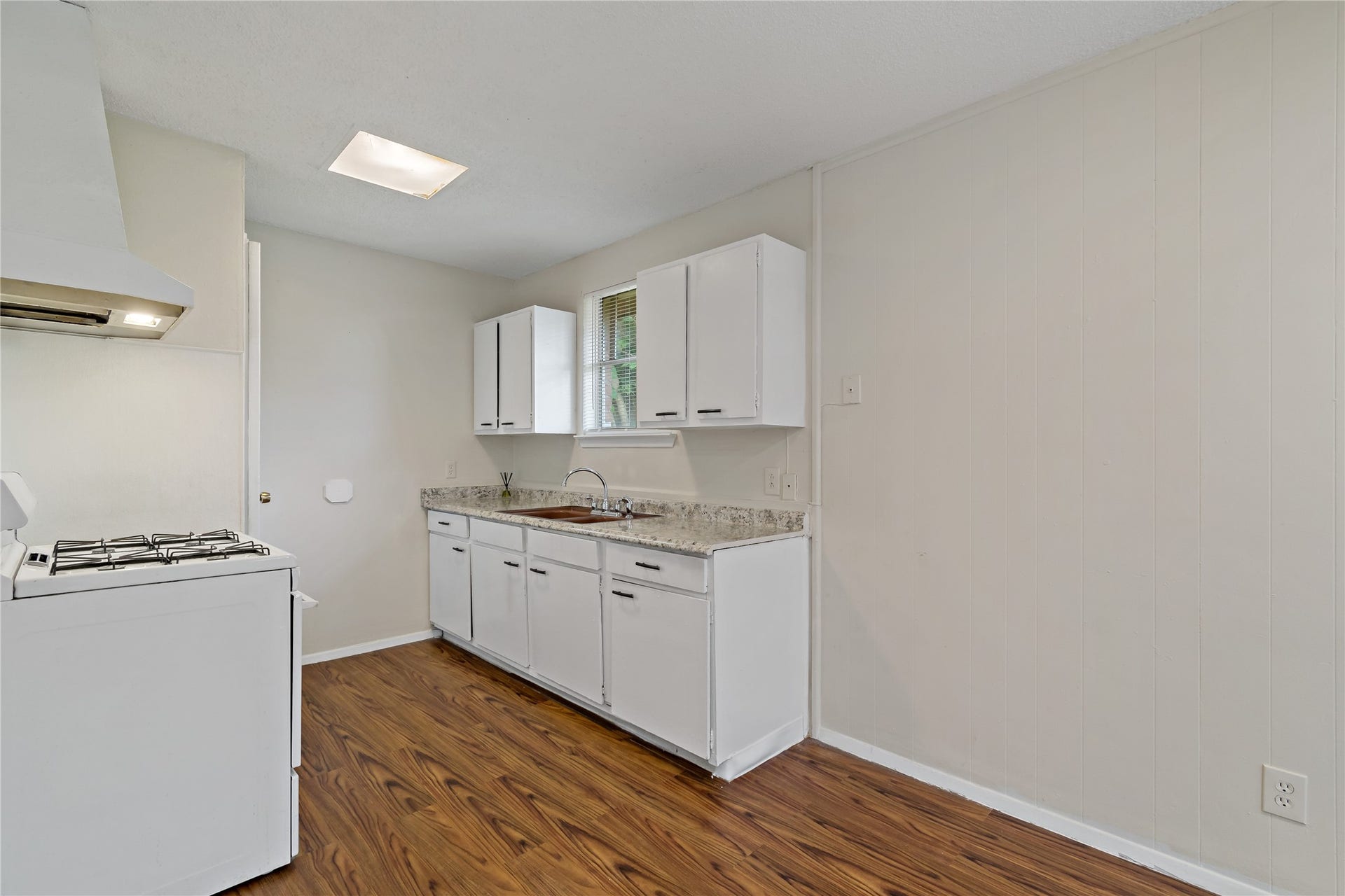 14515 Essendine Lane, Houston, TX 77045 14515 Essendine Lane, Houston, TX 77045