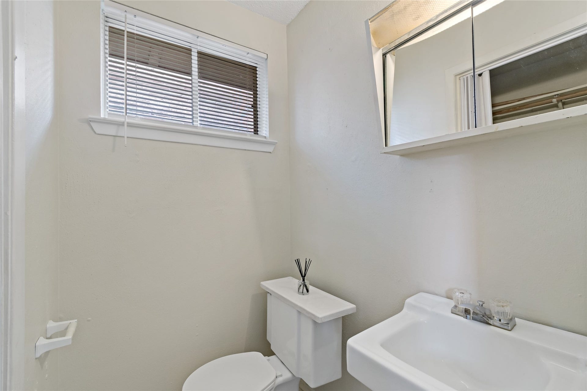 14515 Essendine Lane, Houston, TX 77045 14515 Essendine Lane, Houston, TX 77045