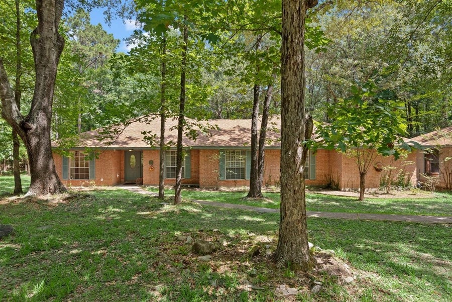 Property photo for 5914 Stone Creek Drive, Magnolia, TX