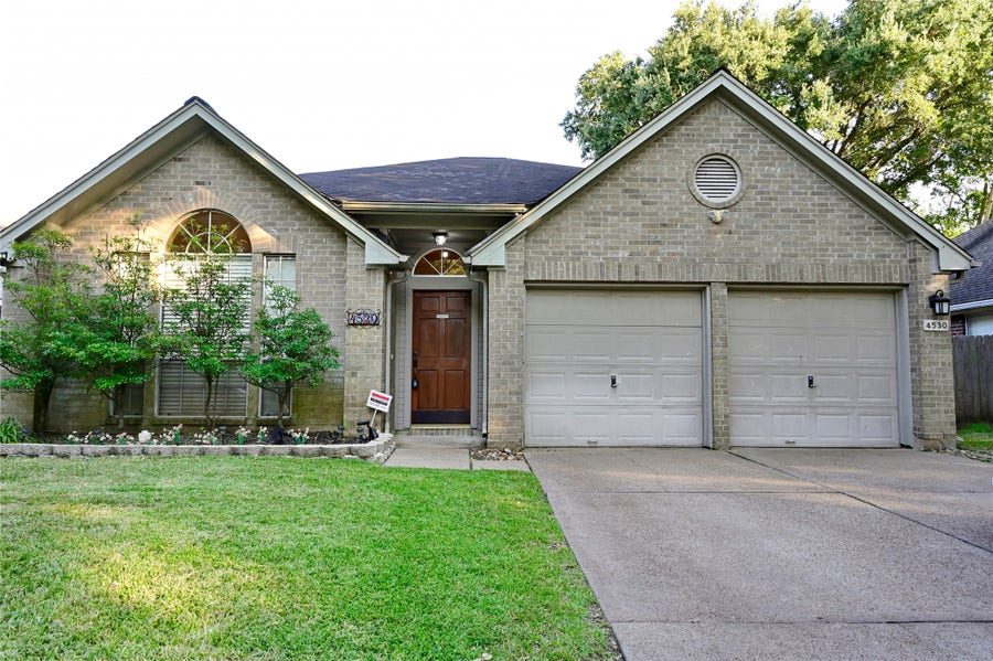Property photo for 4530 Topaz Trail Drive, Sugar Land, TX