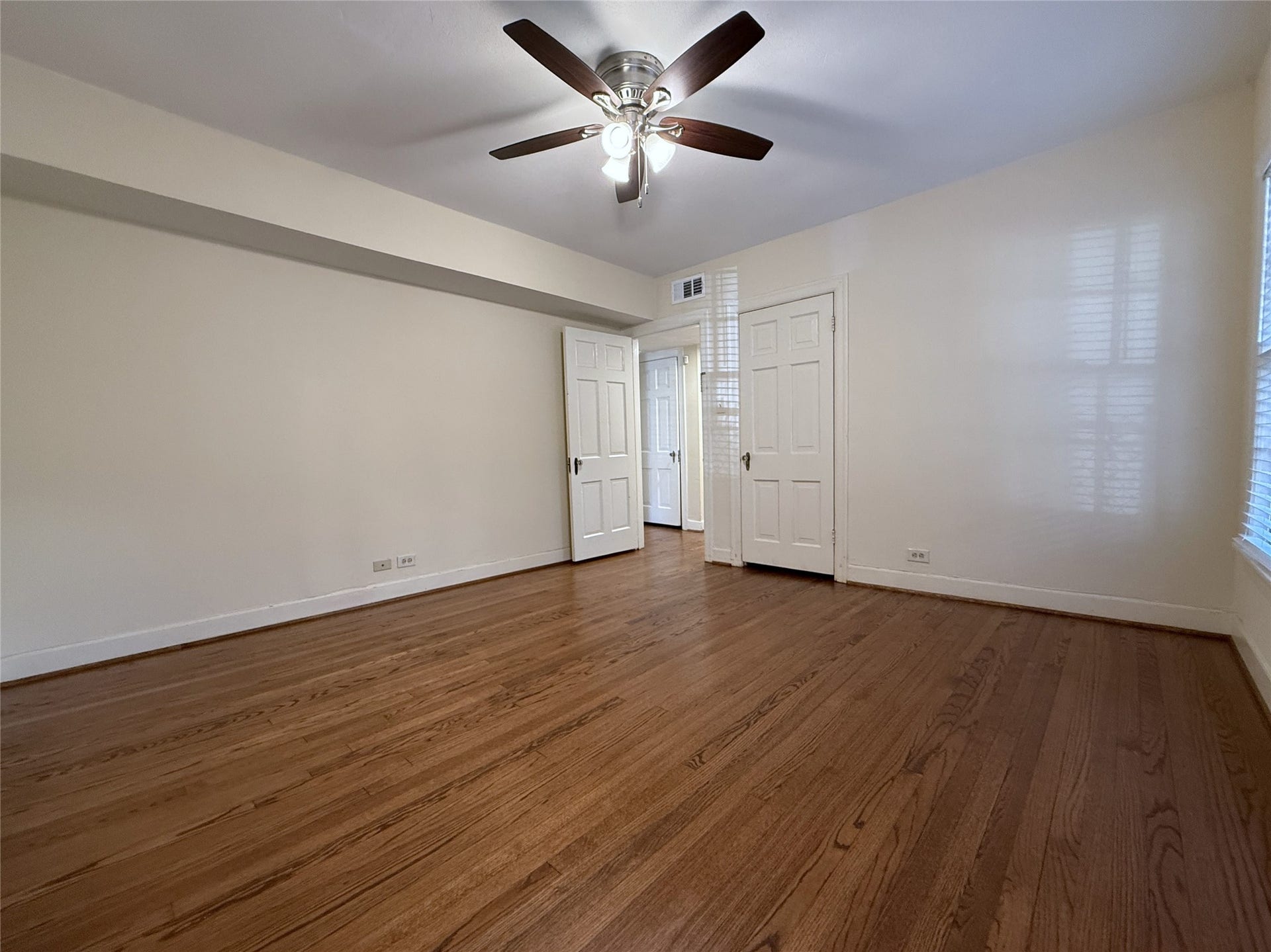 1968 Dryden Road, #1, Houston, TX 77030 Alternate view of the primary bedroom. Behind the closed door on the opposite side of the room is another closet.