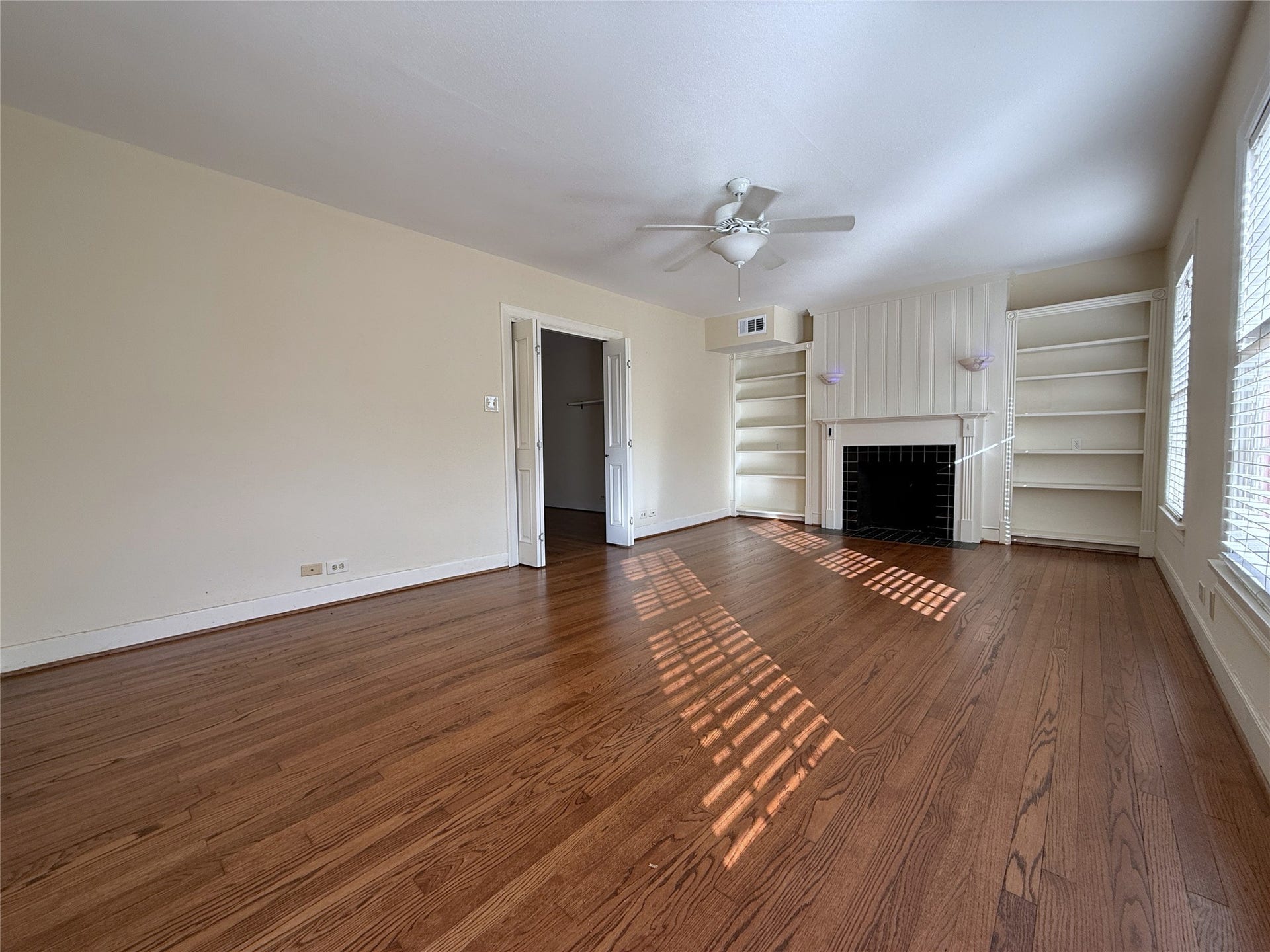 1968 Dryden Road, #1, Houston, TX 77030 Enjoy real hardwood flooring! Folding doors open to the dining room.