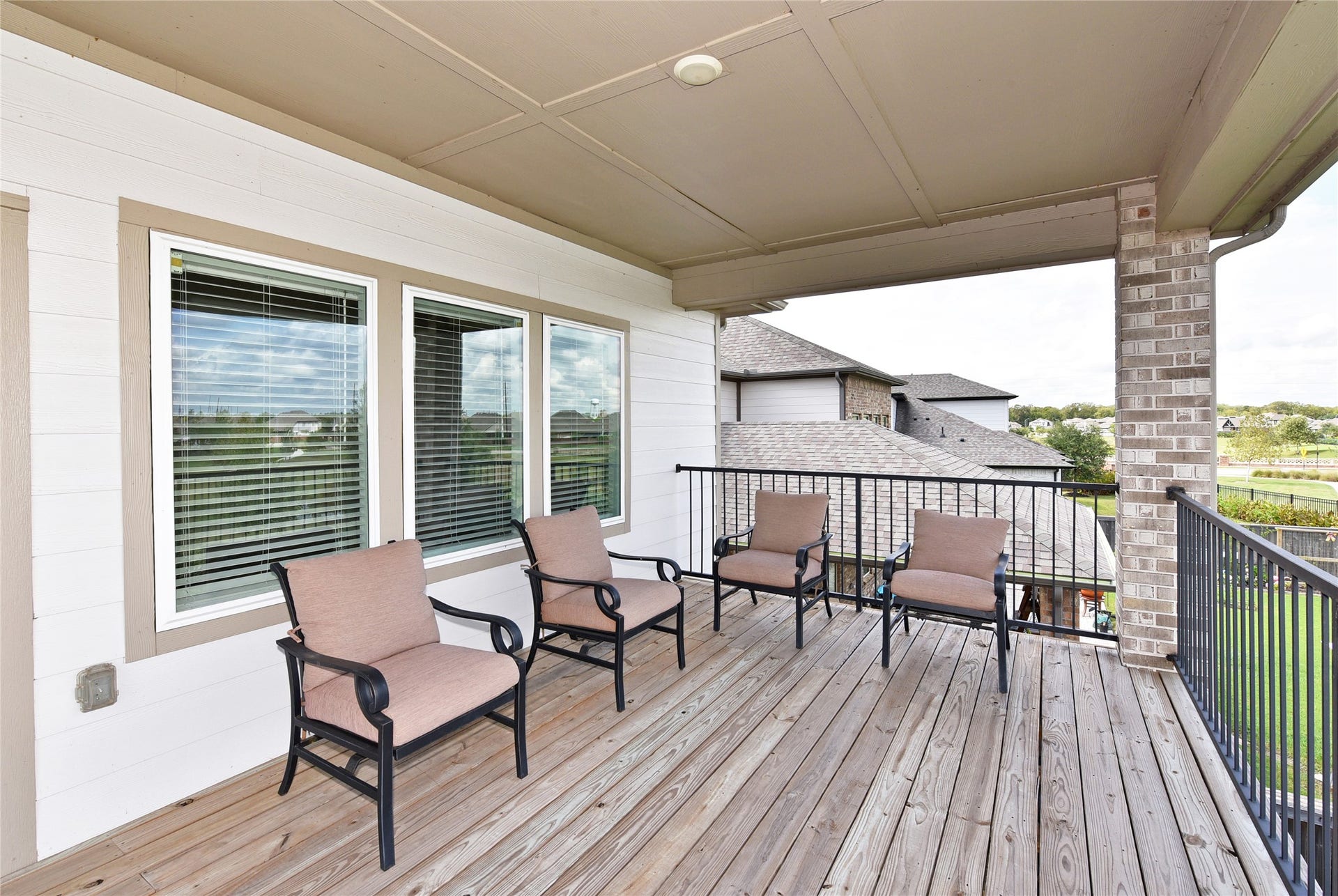 Upstairs balcony and downstairs patio both measure a huge 11 x 17!