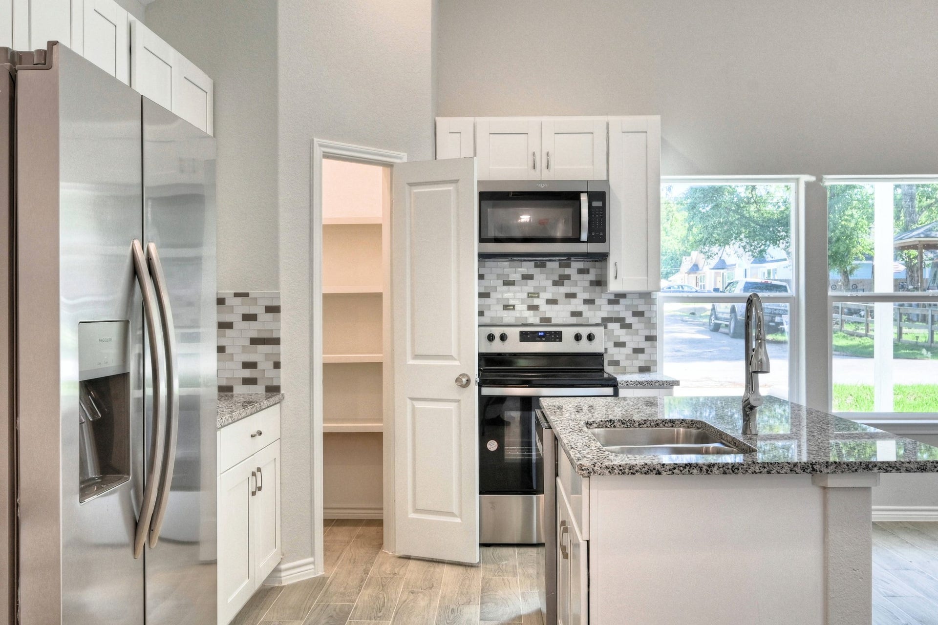 9822 ARBOR OAKS, Willis, TX 77318 9822 ARBOR OAKS, Willis, TX 77318