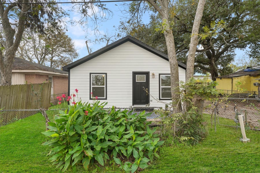 Property photo for 1509 Stanton Drive, Alvin, TX