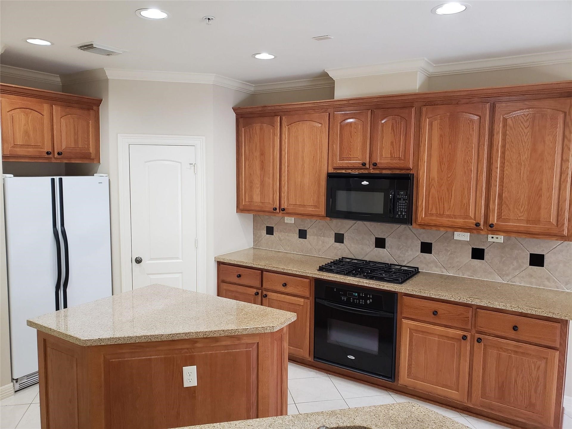 4330 Lake Run Drive, Sugar Land, TX 77459 4330 Lake Run Drive, Sugar Land, TX 77459