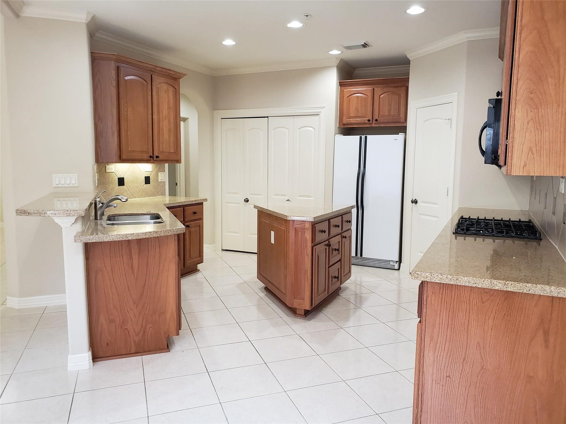 4330 Lake Run Drive, Sugar Land, TX 77459 4330 Lake Run Drive, Sugar Land, TX 77459