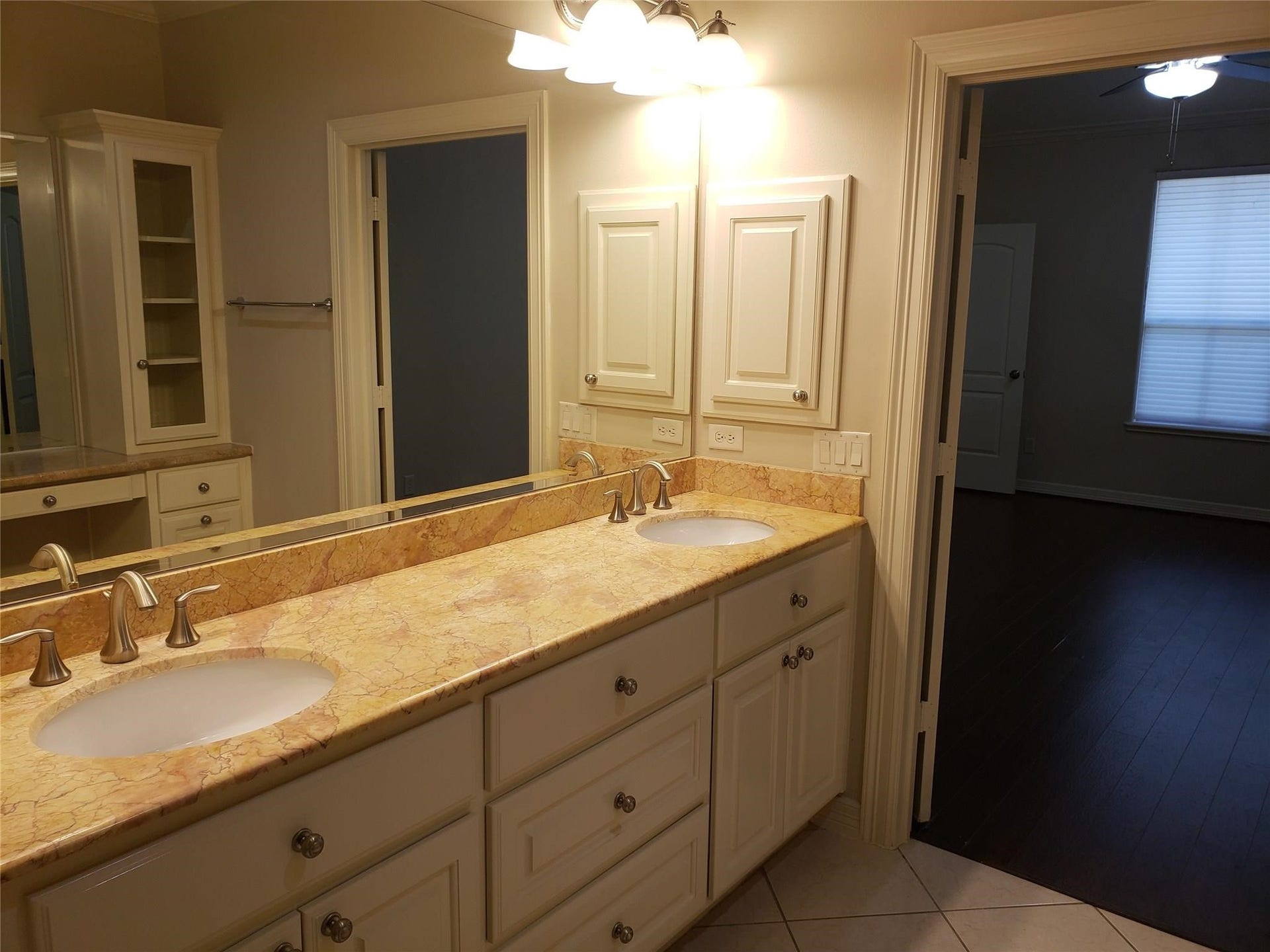 4330 Lake Run Drive, Sugar Land, TX 77459 4330 Lake Run Drive, Sugar Land, TX 77459