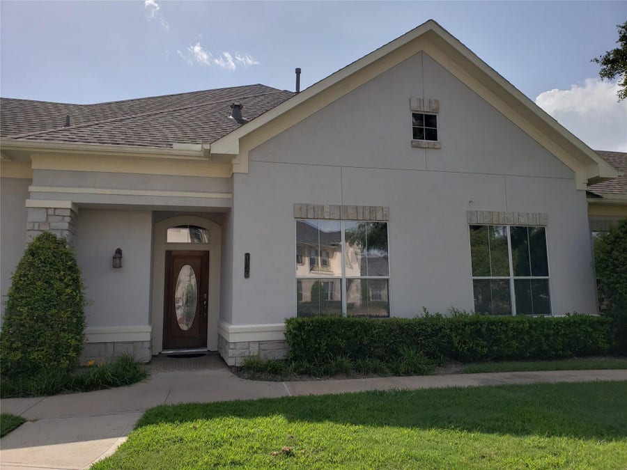 Property photo for 4330 Lake Run Drive, Sugar Land, TX