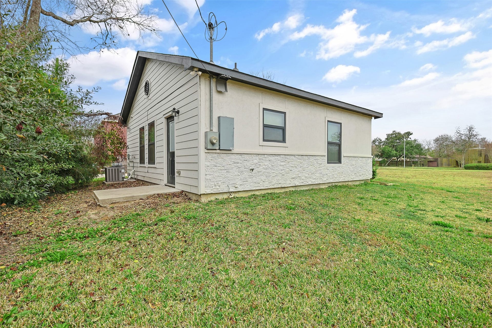 3922 Roseneath Drive, Houston, TX 77021 3922 Roseneath Drive, Houston, TX 77021