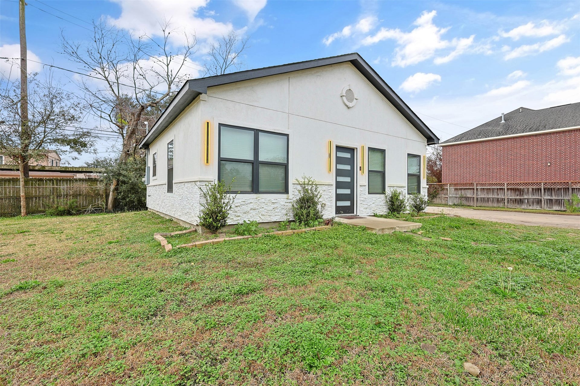 3922 Roseneath Drive, Houston, TX 77021 Existing ADU onsite currently rented for 1200/months.