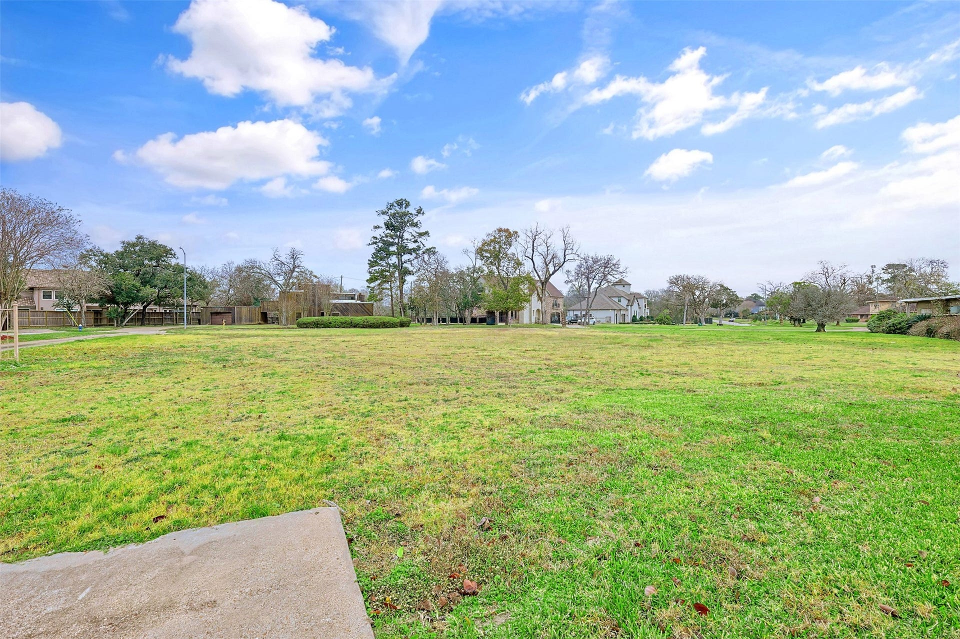 3922 Roseneath Drive, Houston, TX 77021 3922 Roseneath Drive, Houston, TX 77021