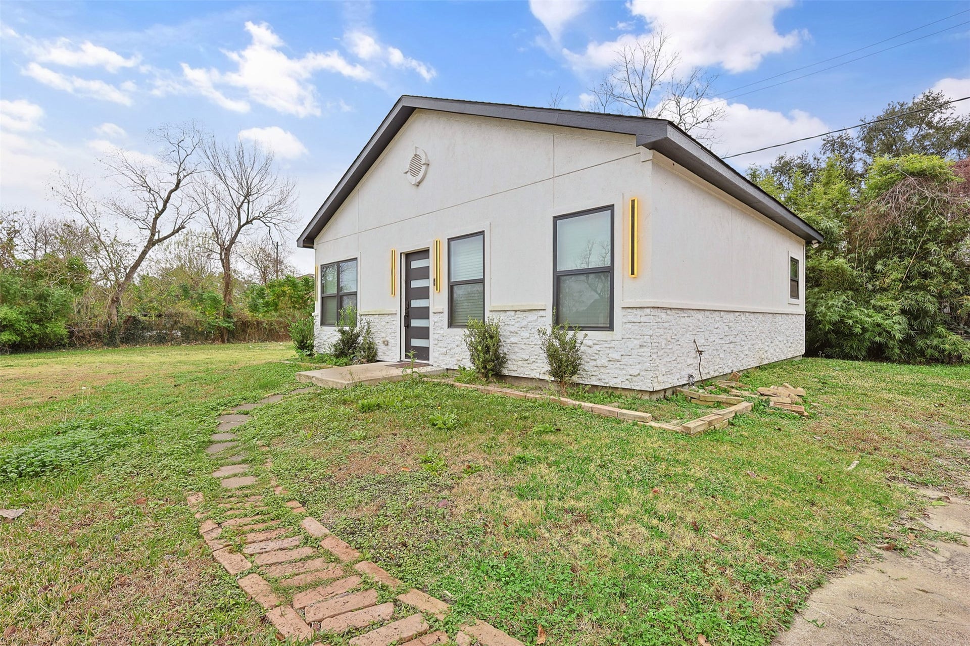 3922 Roseneath Drive, Houston, TX 77021 3922 Roseneath Drive, Houston, TX 77021