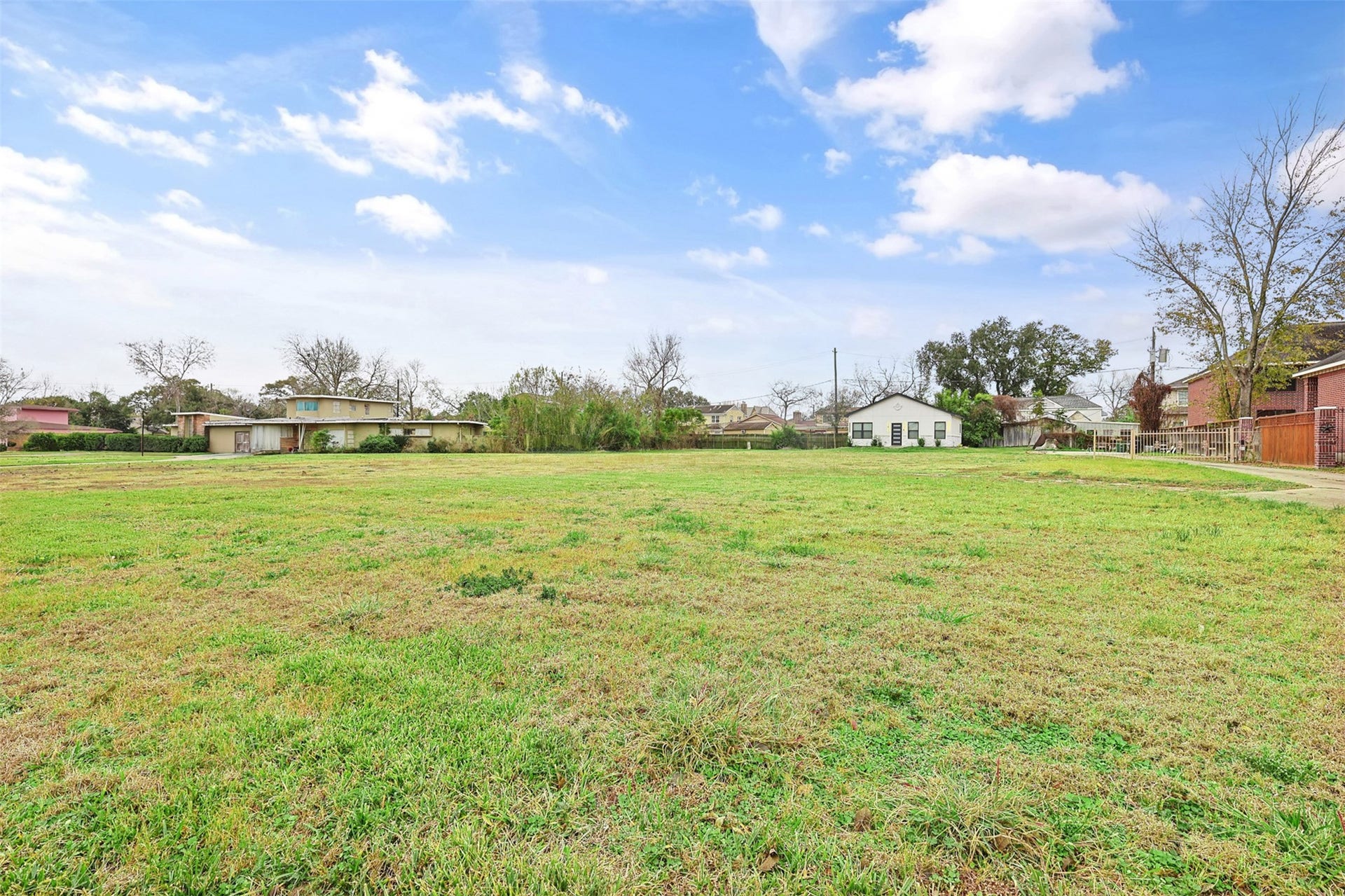 3922 Roseneath Drive, Houston, TX 77021 3922 Roseneath Drive, Houston, TX 77021