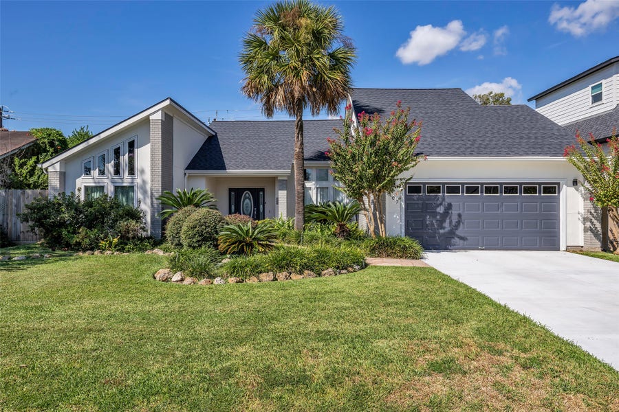 Property photo for 107 Shirleen Drive, Pasadena, TX