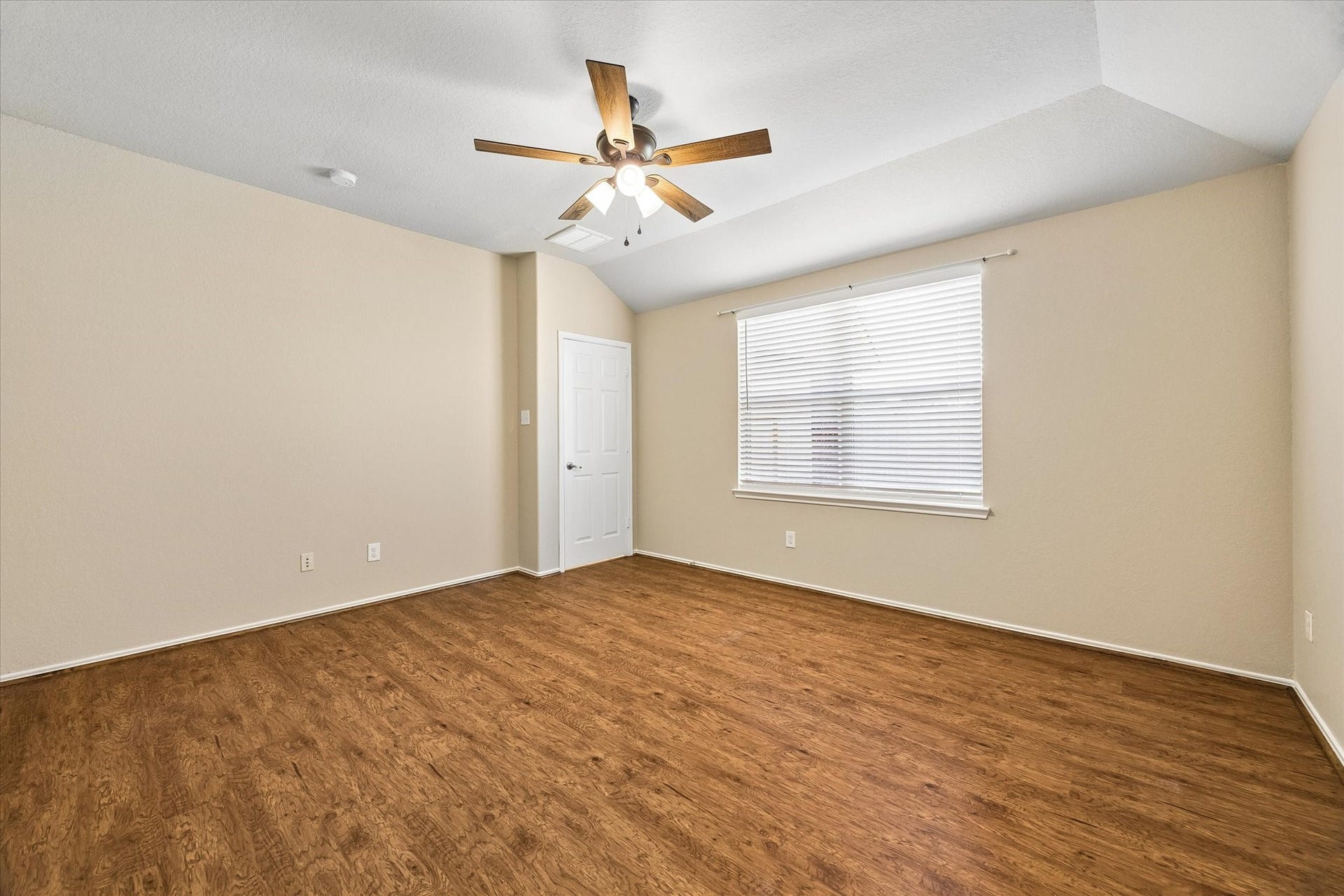 18127 Hillock Glen Lane, Cypress, TX 77429 Primary bedroom