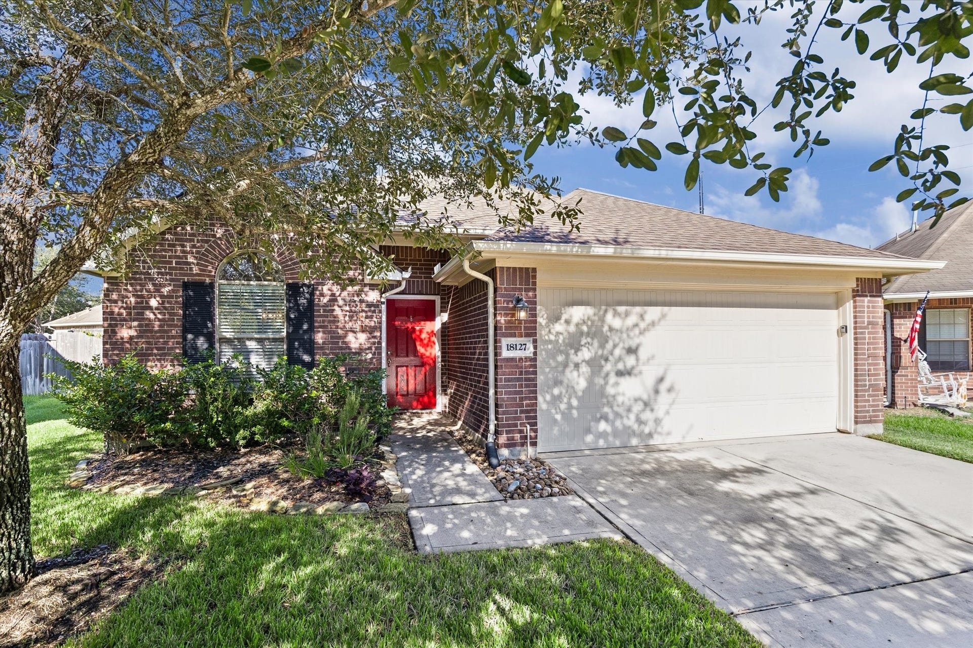 18127 Hillock Glen Lane, Cypress, TX 77429 Welcome to Oakcrest North! Charming single-story brick home situated on a cul-de-sac street in an established Cypress neighborhood zoned to Tomball ISD.