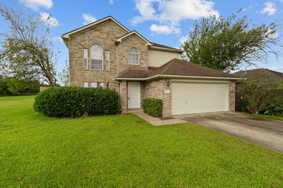 Property photo for 5800 Winding Brook Drive, Dickinson, TX