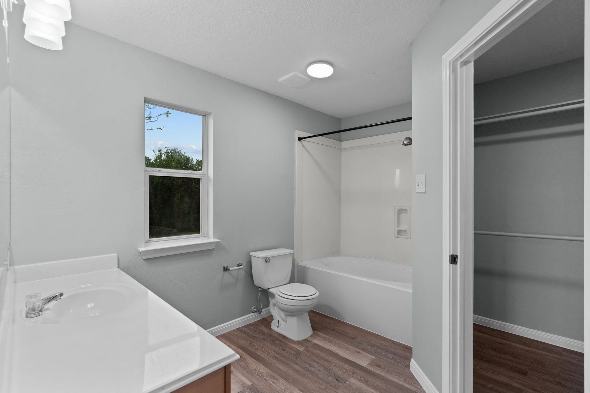 5800 Winding Brook Drive, Dickinson, TX 77539 Bright and spacious bathroom featuring a sleek vanity, modern fixtures, and a full bathtub with shower.