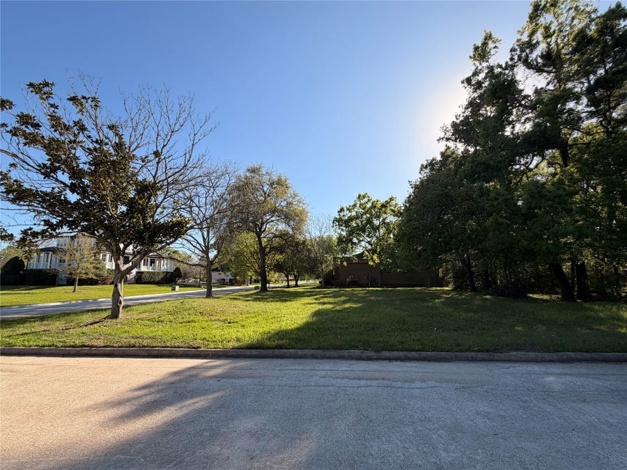 Property photo for 508 Independence Drive, Friendswood, TX