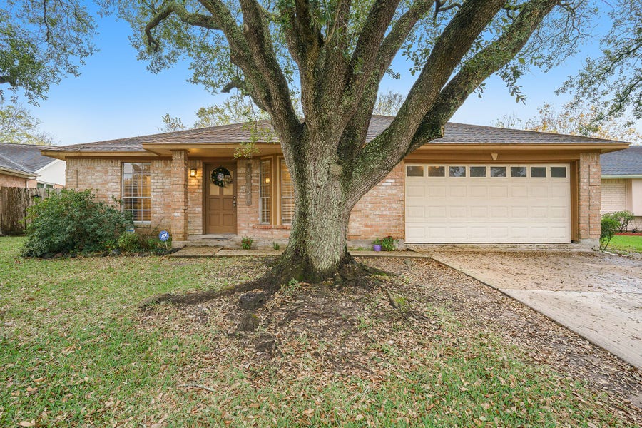 Property photo for 17306 Fife Lane, Webster, TX