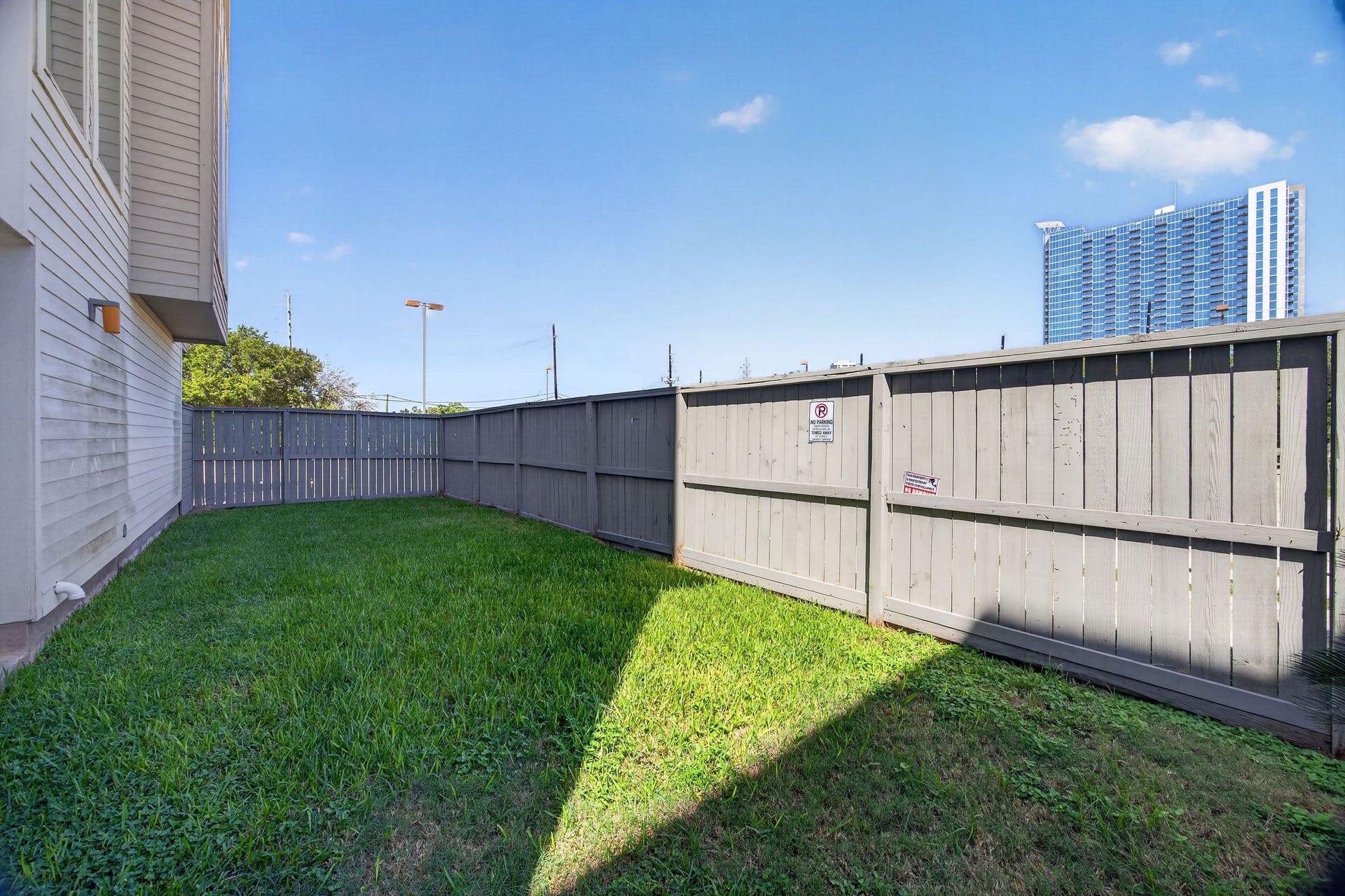 2307 Camden Drive, #C, Houston, TX 77021 Fenced backyard with green space