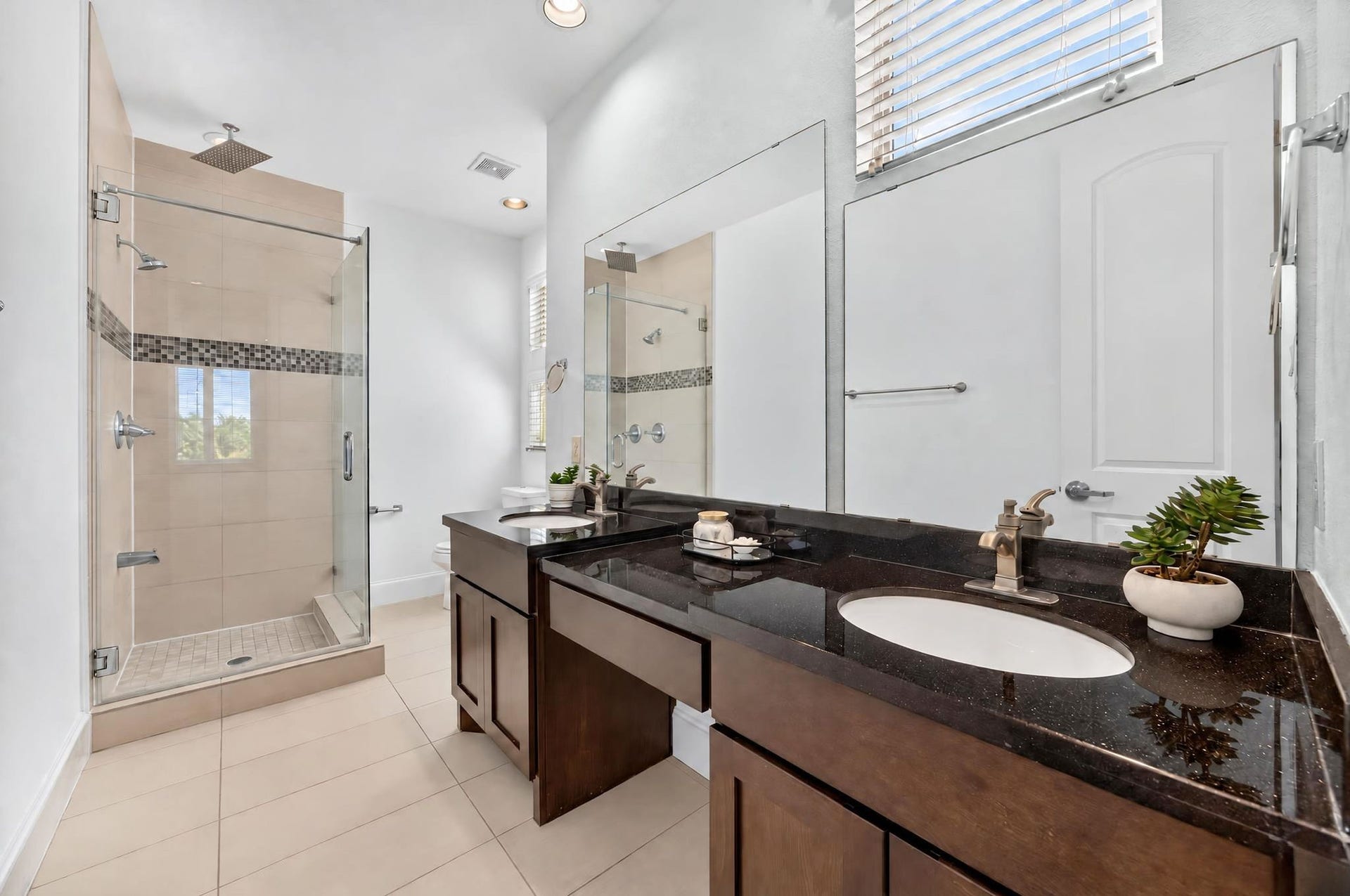 2307 Camden Drive, #C, Houston, TX 77021 Primary bath with extended vanity and glass-enclosed shower