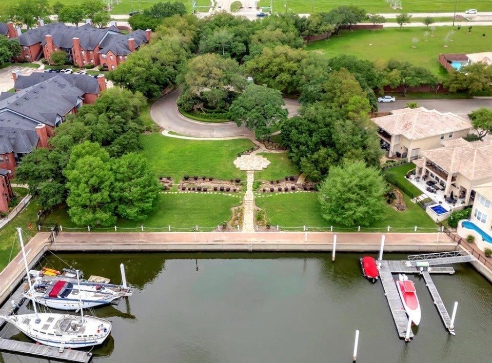 320 Harborside Circle, Kemah, TX 77565 Community entrance as viewed from opposite/waterside